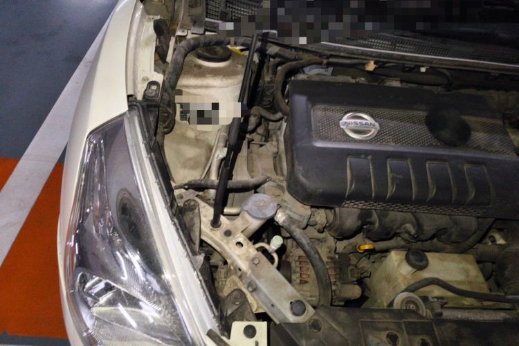 Used Nissan Tiida 2011 1.6L CVT Smart Version Engine Bay Right