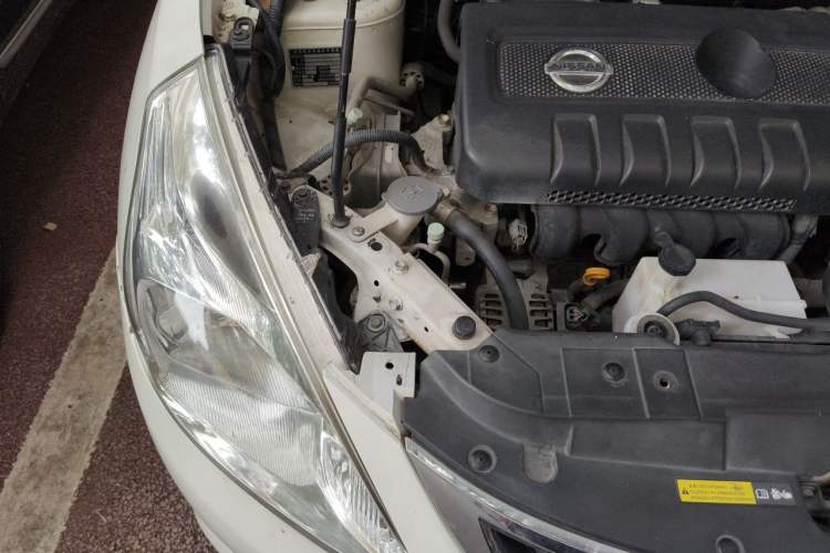 Used Nissan Tiida 2011 1.6L CVT Smart Version Engine Bay Right