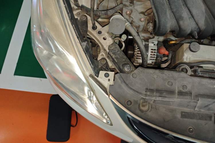 Used Nissan Tiida 2011 1.6L CVT Comfort Model Engine Bay Right