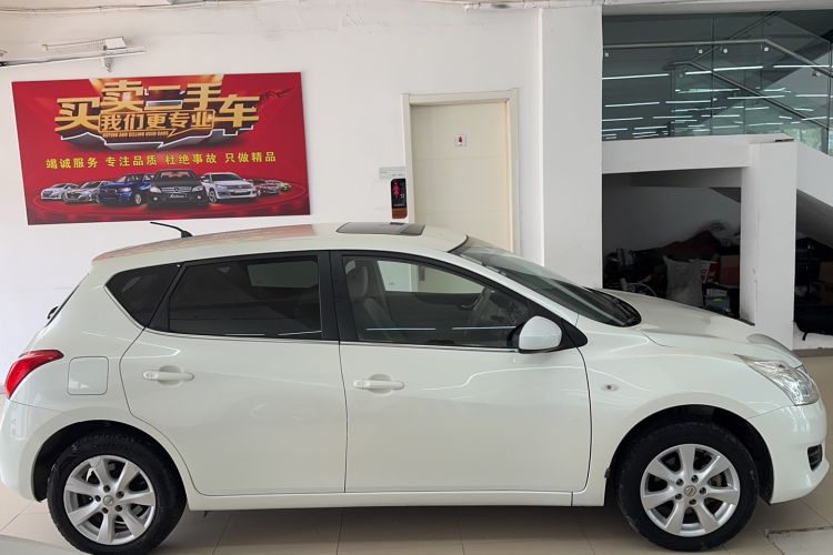 Used Nissan Tiida 2011 1.6L Manual Smart Version Exterior 2