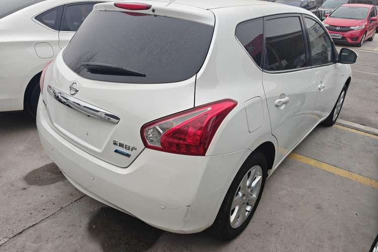 Used Nissan Tiida 2011 1.6L Manual Comfort Edition Exterior 5