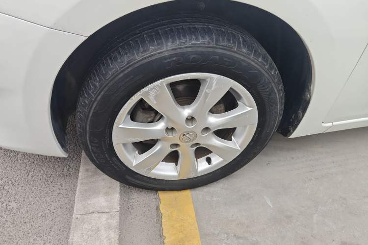 Used Nissan Tiida 2011 1.6L Manual Comfort Edition Exterior 7