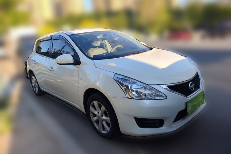 Used Nissan Tiida 2011 1.6L CVT Smart Version Front Right 45 Deg