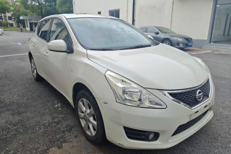 Used Nissan Tiida 2011 1.6L CVT Smart Version Front Right 45 Deg