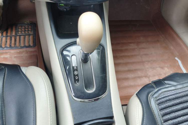 Used Nissan Tiida 2011 1.6L CVT Smart Version Gear Lever