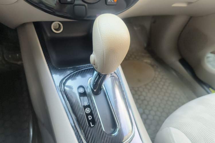 Used Nissan Tiida 2011 1.6L CVT Comfort Model Gear Lever