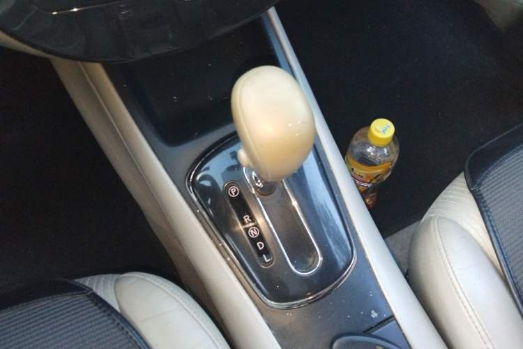 Used Nissan Tiida 2011 1.6L CVT Smart Version Gear Lever