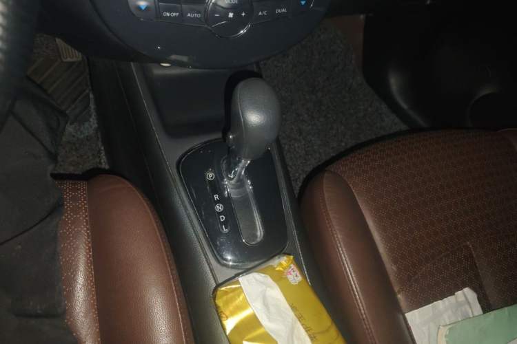 Used Nissan Tiida 2011 1.6L CVT Smart Version Gear Lever
