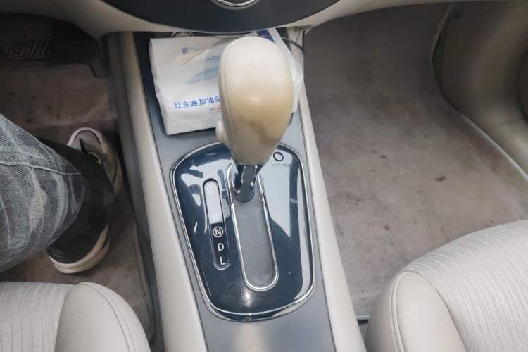 Used Nissan Tiida 2011 1.6L CVT Smart Version Gear Lever