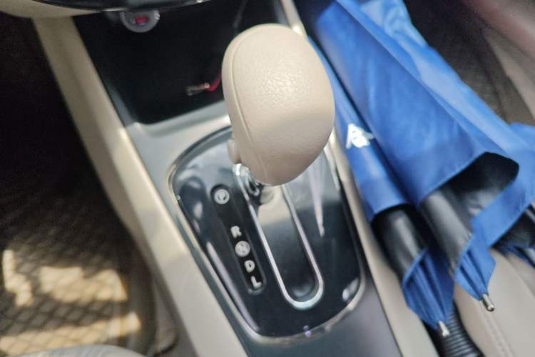 Used Nissan Tiida 2011 1.6L CVT Smart Version Gear Lever