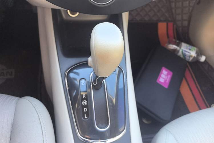 Used Nissan Tiida 2011 1.6L CVT Smart Version Gear Lever