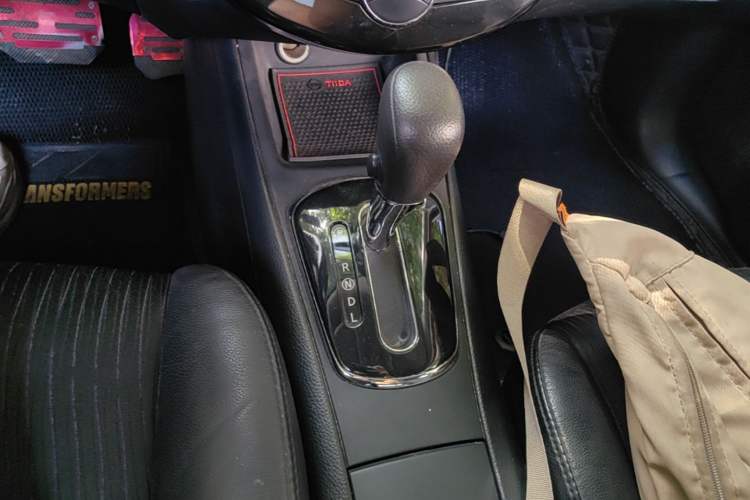 Used Nissan Tiida 2011 1.6L CVT Smart Version Gear Lever
