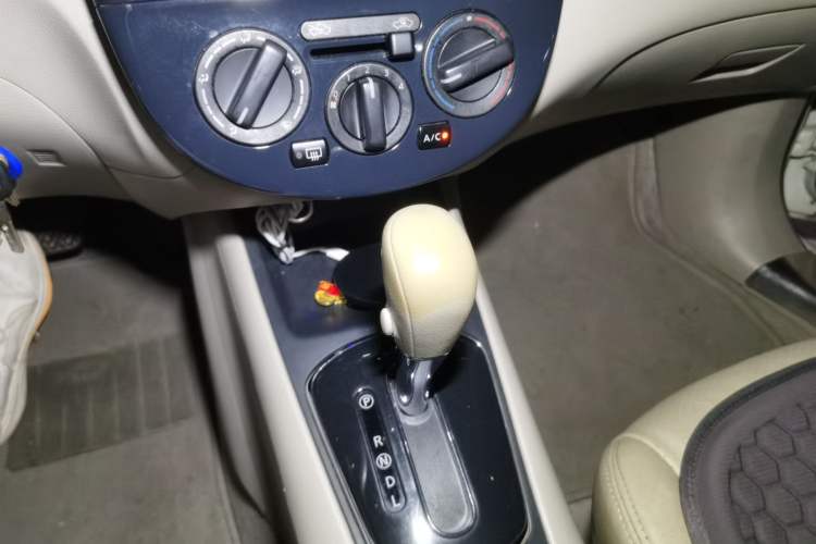Used Nissan Tiida 2011 1.6L CVT Comfort Model Gear Lever