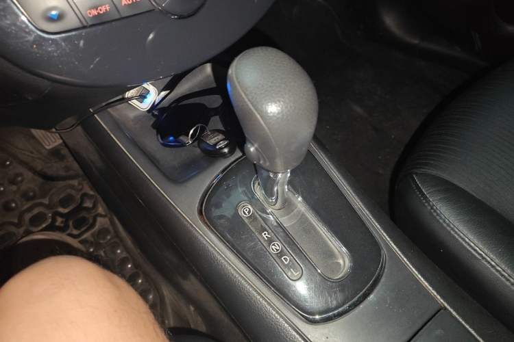 Used Nissan Tiida 2011 1.6L CVT Smart Version Gear Lever