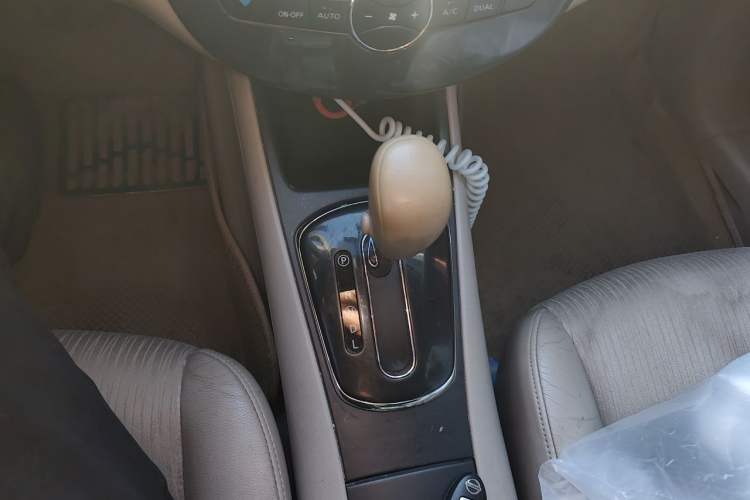 Used Nissan Tiida 2011 1.6L CVT Smart Version Gear Lever