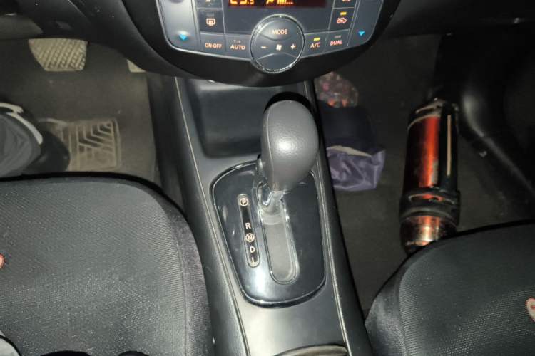 Used Nissan Tiida 2011 1.6L CVT Smart Version Gear Lever