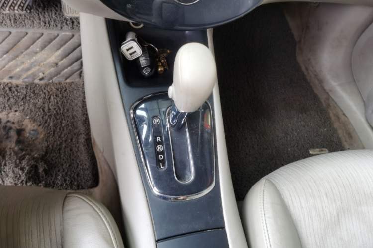 Used Nissan Tiida 2011 1.6L CVT Luxury Edition Gear Lever