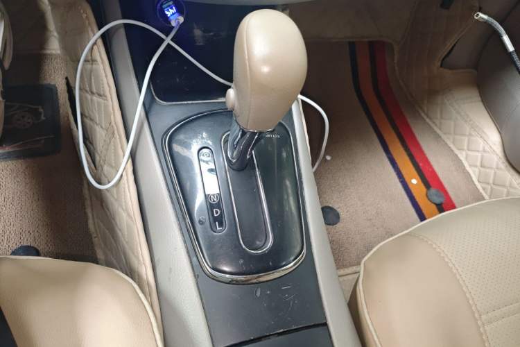Used Nissan Tiida 2011 1.6L CVT Smart Version Gear Lever