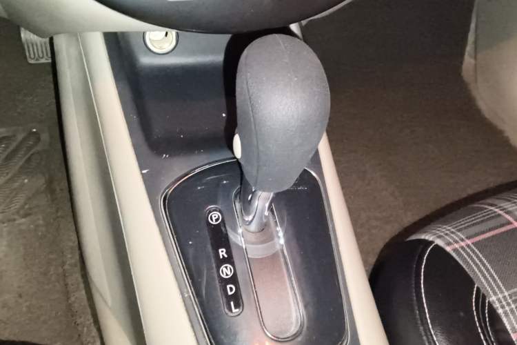 Used Nissan Tiida 2011 1.6L CVT Comfort Model Gear Lever