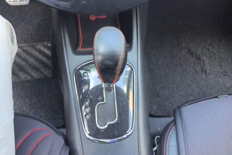 Used Nissan Tiida 2011 1.6T M-CVT Cool Edition Gear Lever