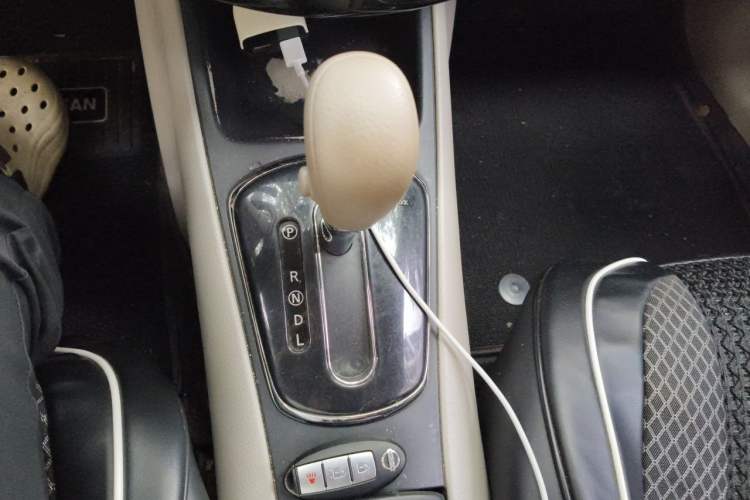 Used Nissan Tiida 2011 1.6L CVT Smart Version Gear Lever