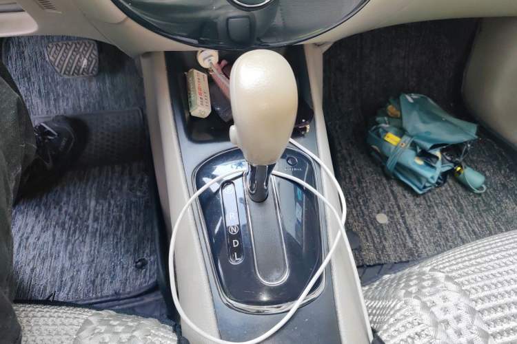 Used Nissan Tiida 2011 1.6L CVT Smart Version Gear Lever