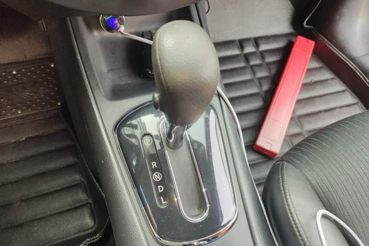 Used Nissan Tiida 2011 1.6L CVT Smart Version Gear Lever