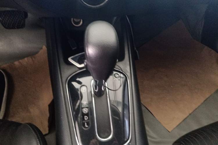 Used Nissan Tiida 2011 1.6L CVT Smart Version Gear Lever
