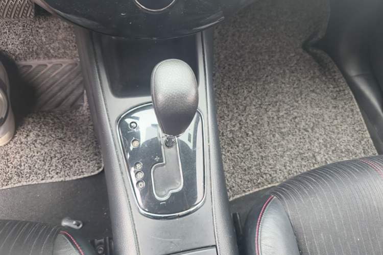Used Nissan Tiida 2011 1.6T M-CVT Dynamic Edition Gear Lever