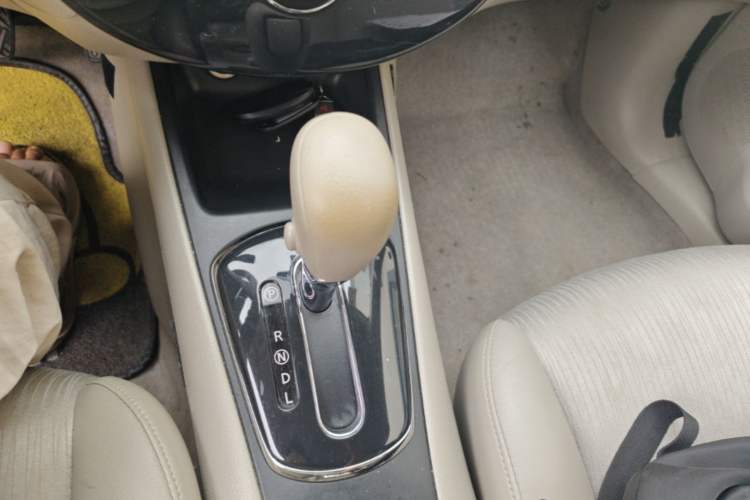 Used Nissan Tiida 2011 1.6L CVT Smart Version Gear Lever