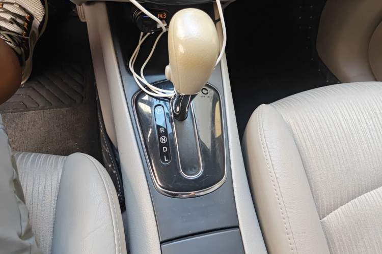 Used Nissan Tiida 2011 1.6L CVT Smart Version Gear Lever