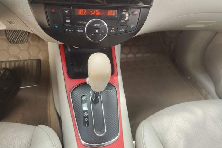 Used Nissan Tiida 2011 1.6L CVT Smart Version Gear Lever