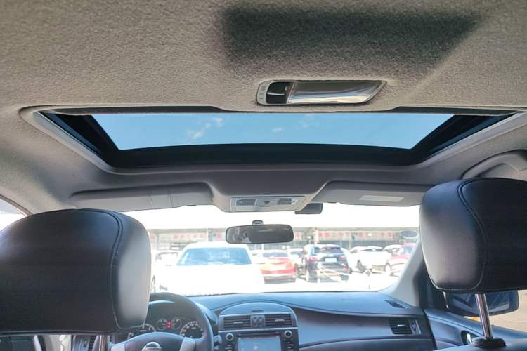 Used Nissan Tiida 2011 1.6L CVT Smart Version Headliner