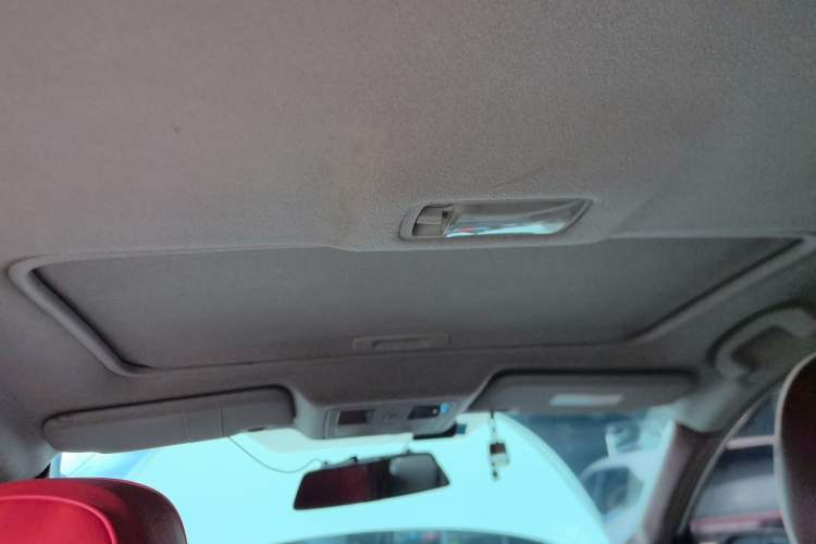Used Nissan Tiida 2011 1.6L CVT Luxury Edition Headliner