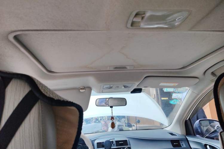 Used Nissan Tiida 2011 1.6L CVT Smart Version Headliner