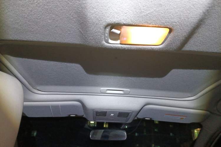 Used Nissan Tiida 2011 1.6L CVT Smart Version Headliner
