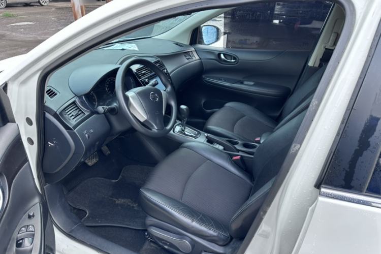 Used Nissan Tiida 2011 1.6L CVT Smart Version Interior 1
