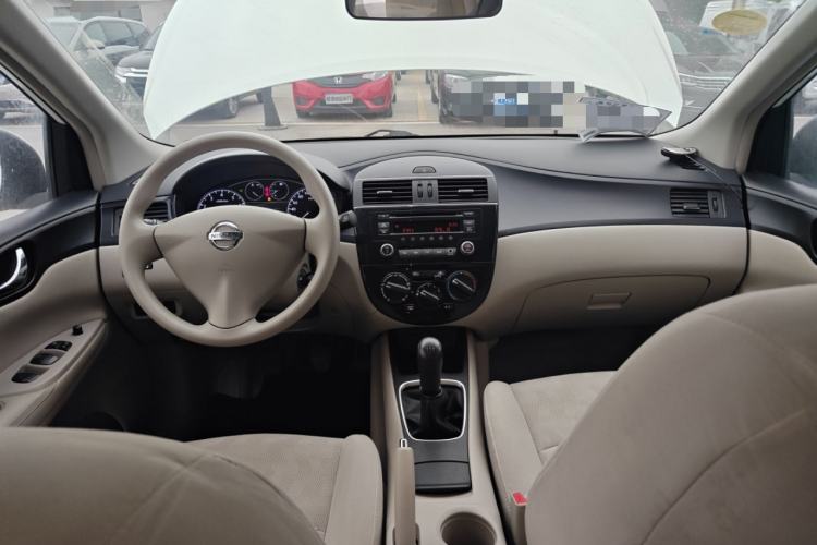 Used Nissan Tiida 2011 1.6L Manual Comfort Edition Interior 2