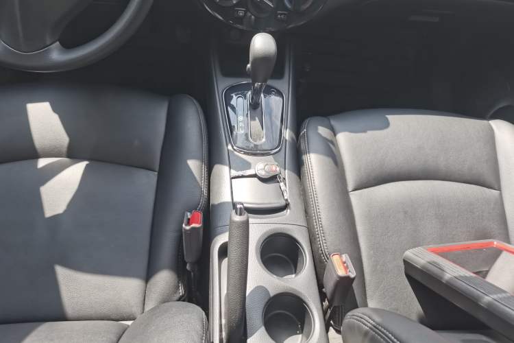Used Nissan Tiida 2011 1.6L CVT Comfort Model Interior 3