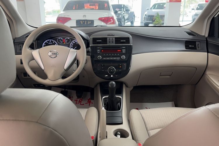 Used Nissan Tiida 2011 1.6L Manual Smart Version Interior 3