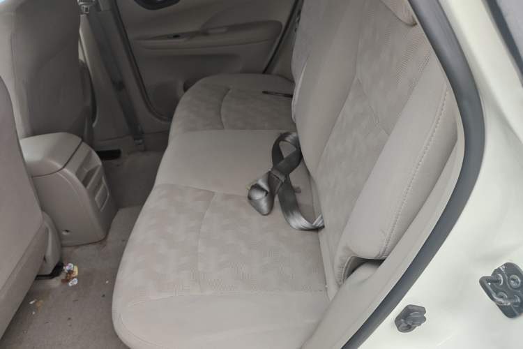 Used Nissan Tiida 2011 1.6L Manual Comfort Edition Interior 4