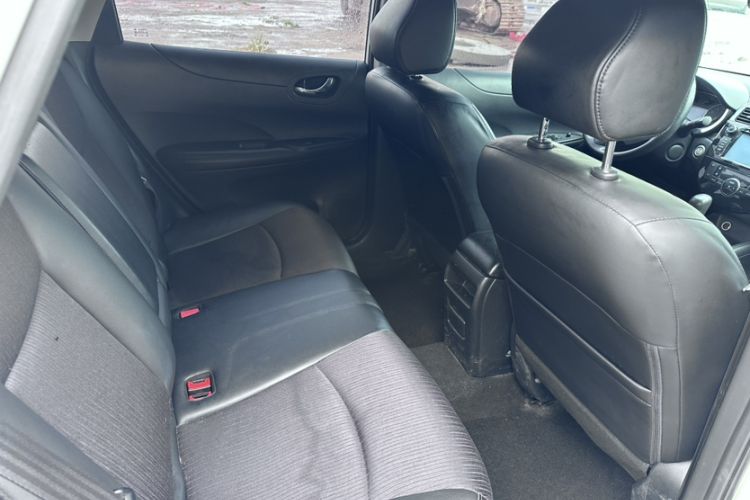 Used Nissan Tiida 2011 1.6L CVT Smart Version Interior 4