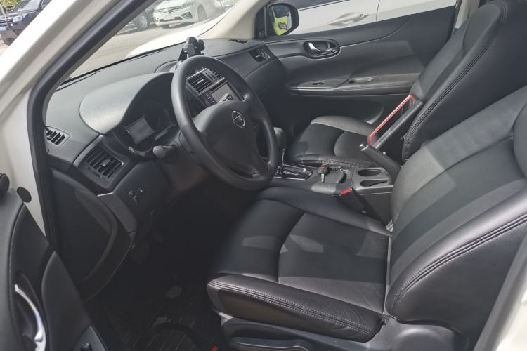 Used Nissan Tiida 2011 1.6L CVT Comfort Model Interior 4