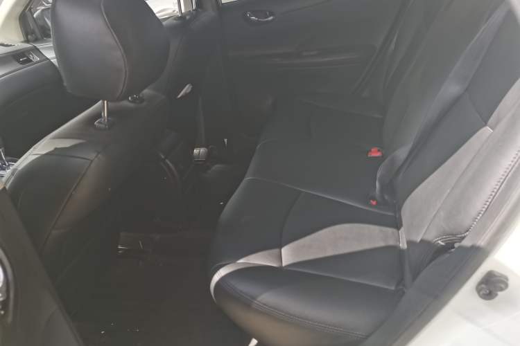 Used Nissan Tiida 2011 1.6L CVT Comfort Model Interior 5