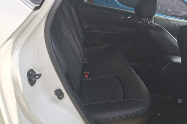 Used Nissan Tiida 2011 1.6L CVT Comfort Model Interior 8