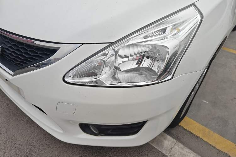 Used Nissan Tiida 2011 1.6L Manual Comfort Edition Left Front Headlight