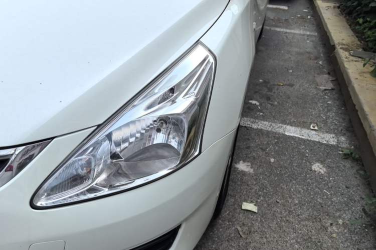 Used Nissan Tiida 2011 1.6L CVT Comfort Model Left Front Headlight
