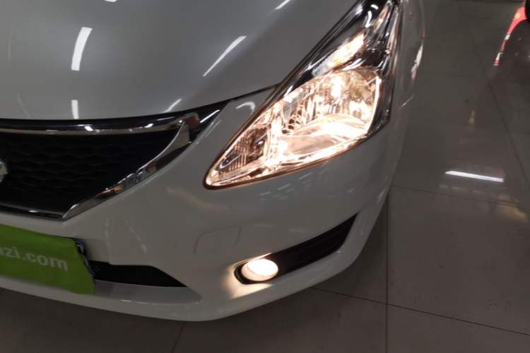 Used Nissan Tiida 2011 1.6L CVT Comfort Model Left Front Headlight