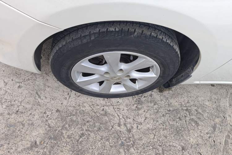 Used Nissan Tiida 2011 1.6L CVT Comfort Model Left Front Wheel Hub