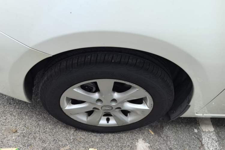 Used Nissan Tiida 2011 1.6L CVT Comfort Model Left Front Wheel Hub